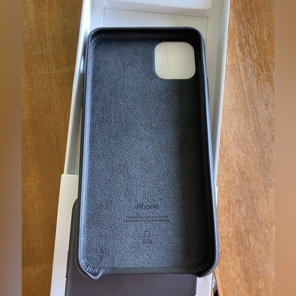 NEW Apple iPhone 11 Pro Max Black Leather Case NWT - Picture 5 of 5